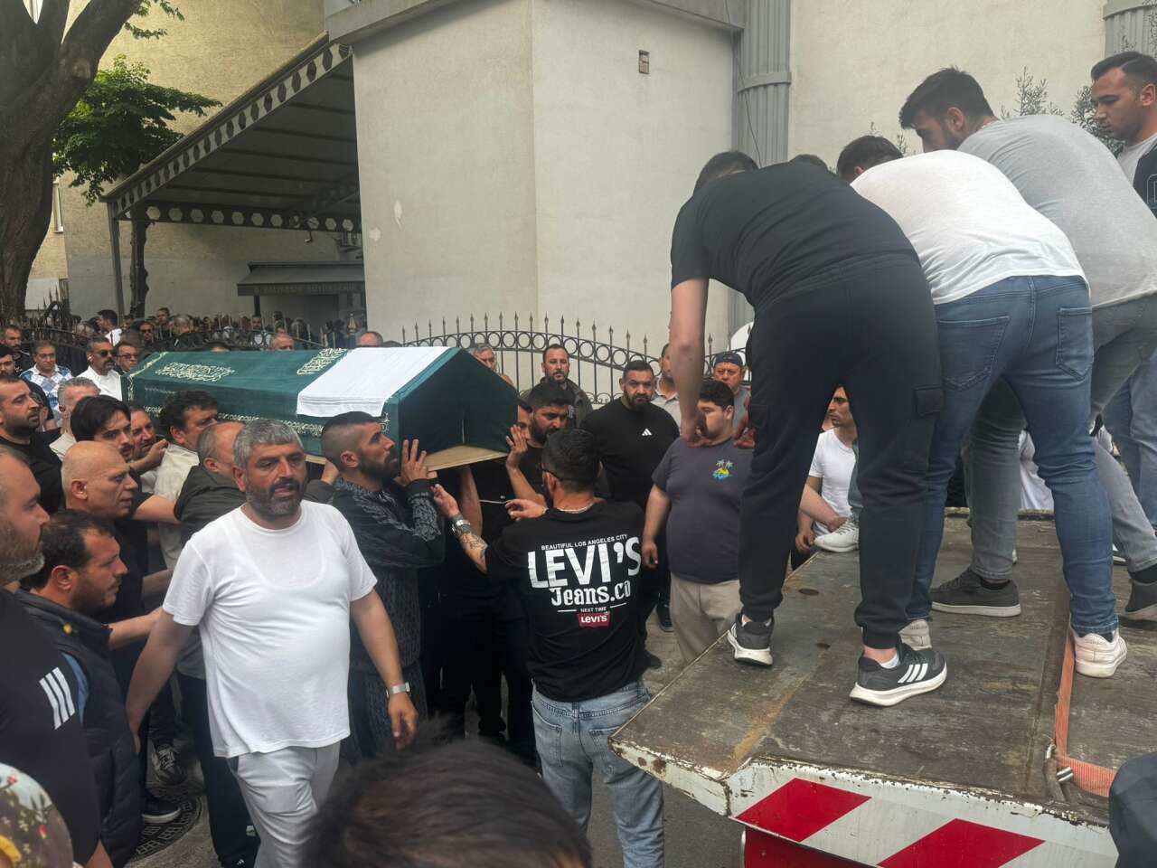 Sanayide yüksek sesli müzik cinayeti! Kaynakçı, çekiciyi pompalıyla öldürdü 5
